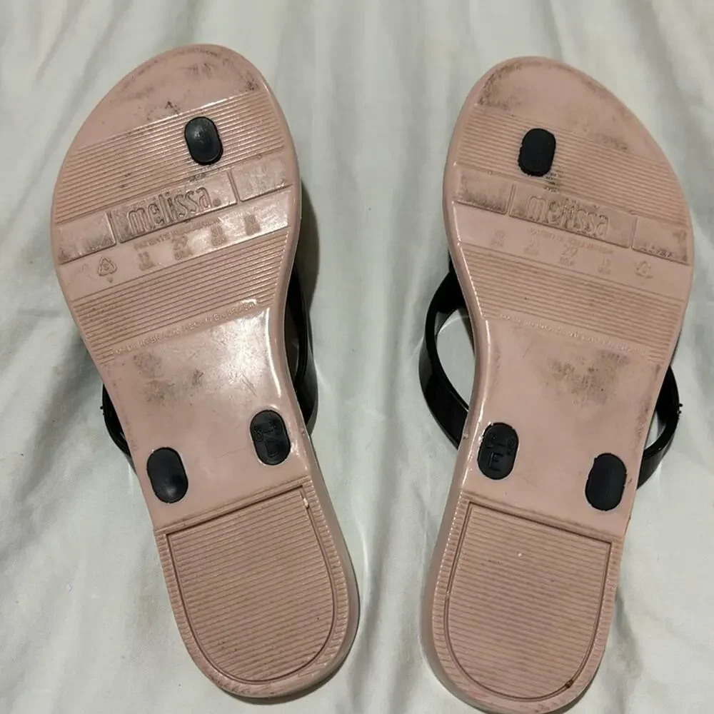 Melissa black flower thong 13 cream soles flip flops euc beach coastal pool